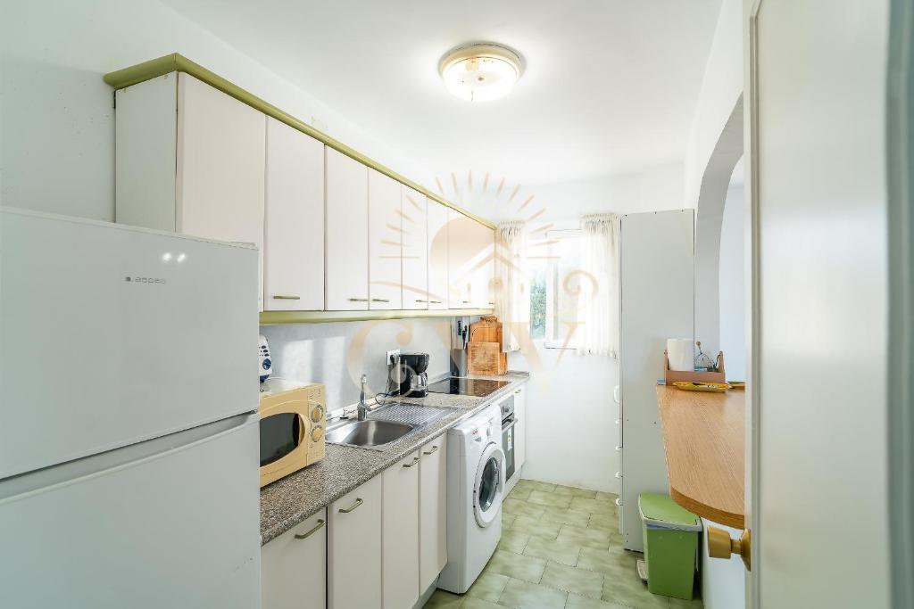 CYV Simple living near beach w pool in Fuengirola - 2