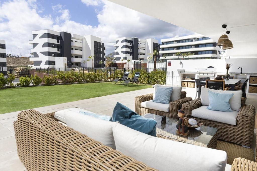 Luxury Apartment with Garden in Higueron - 3