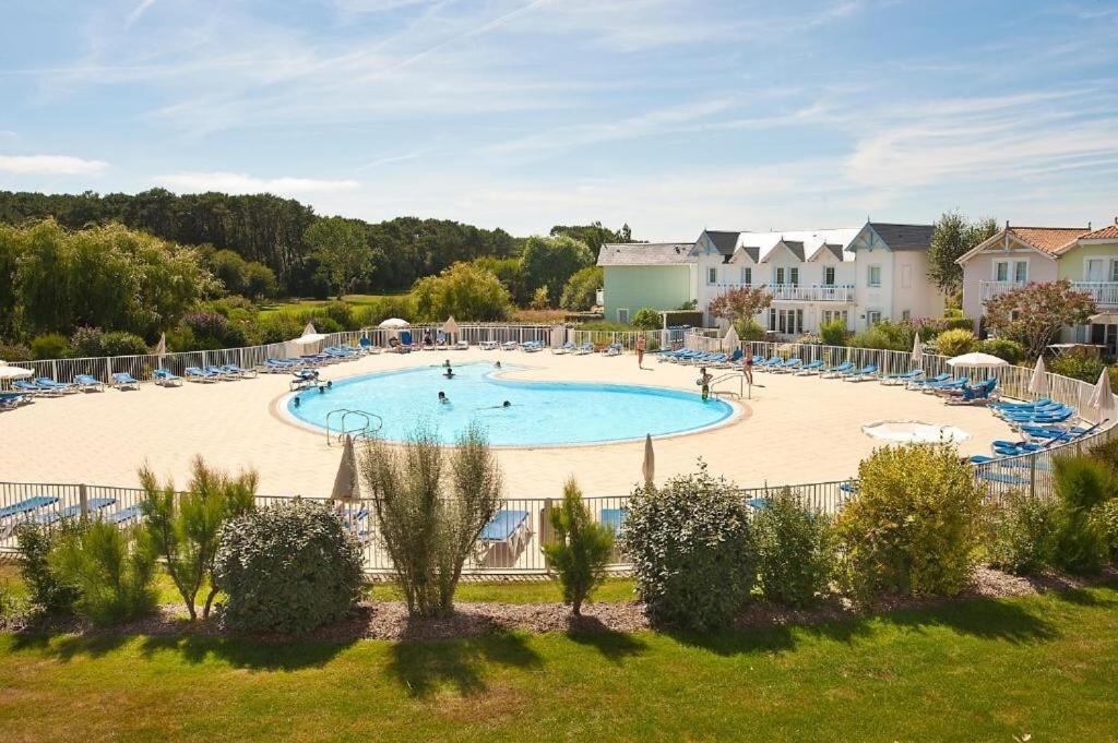 "LA MAISON DU BOCAGE" Maison 6 personnes, accès piscines gratuit, résidence privée au coeur d'un golf - 3