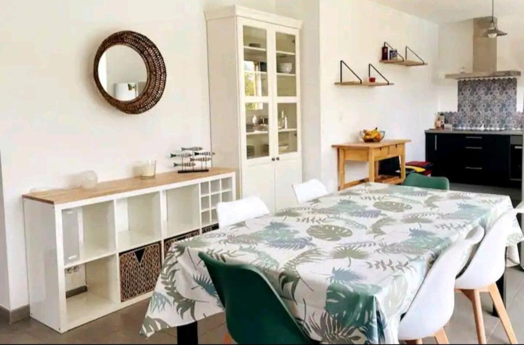 "AU BOIS DES AILES" Maison 6 personnes, internet wifi, piscine chauffée, jardin cosy - 2