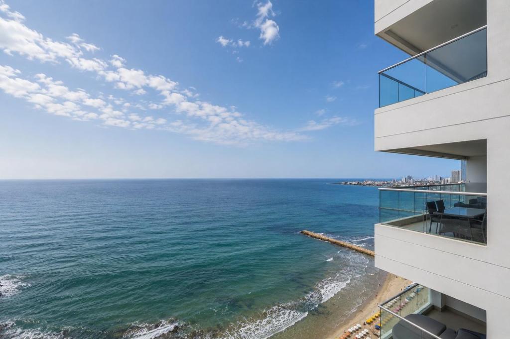 Spectacular apt with Ocean View, 28th Floor! - 5