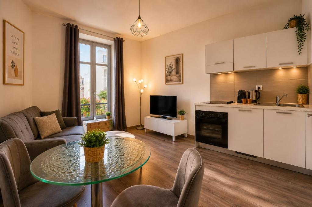 FRGK Goujon 1BR Design 300m Palais & Beaches AC & Ultra-Fast Wi-Fi - 1