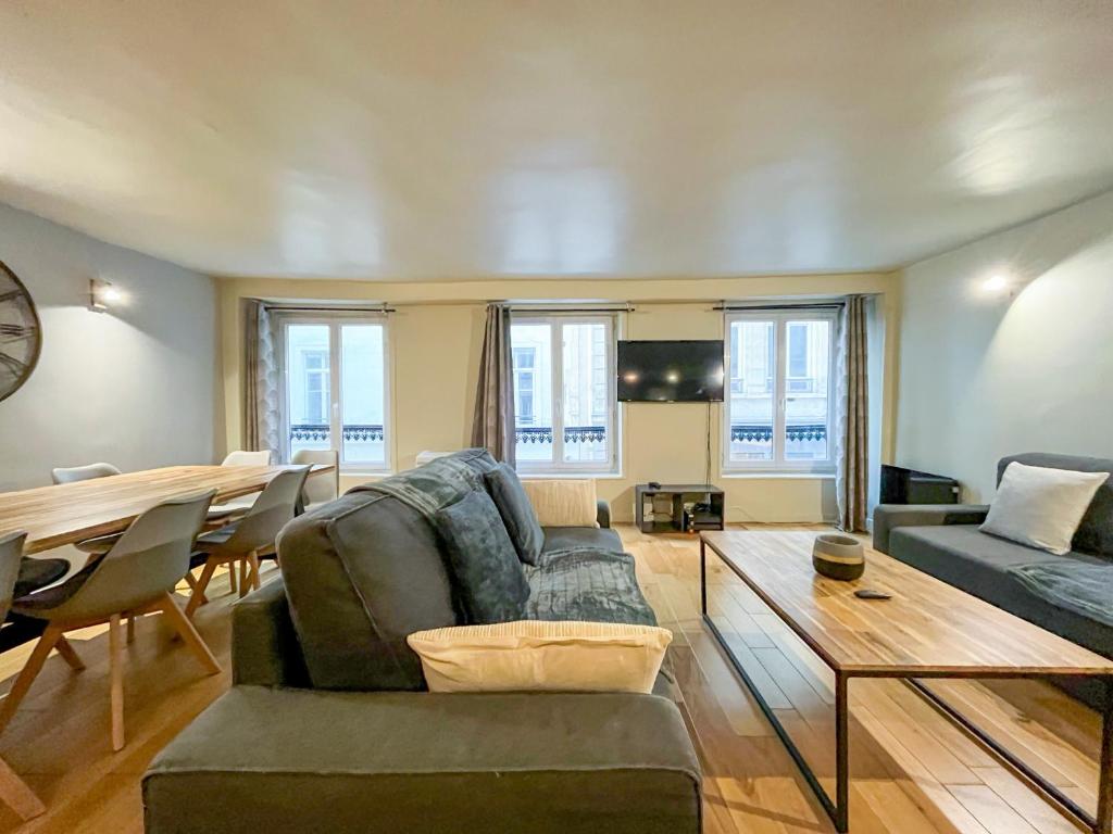 UrbanFlat 89 - Bel Appartement Spacieux de 3 Chambres tout equipe - 2