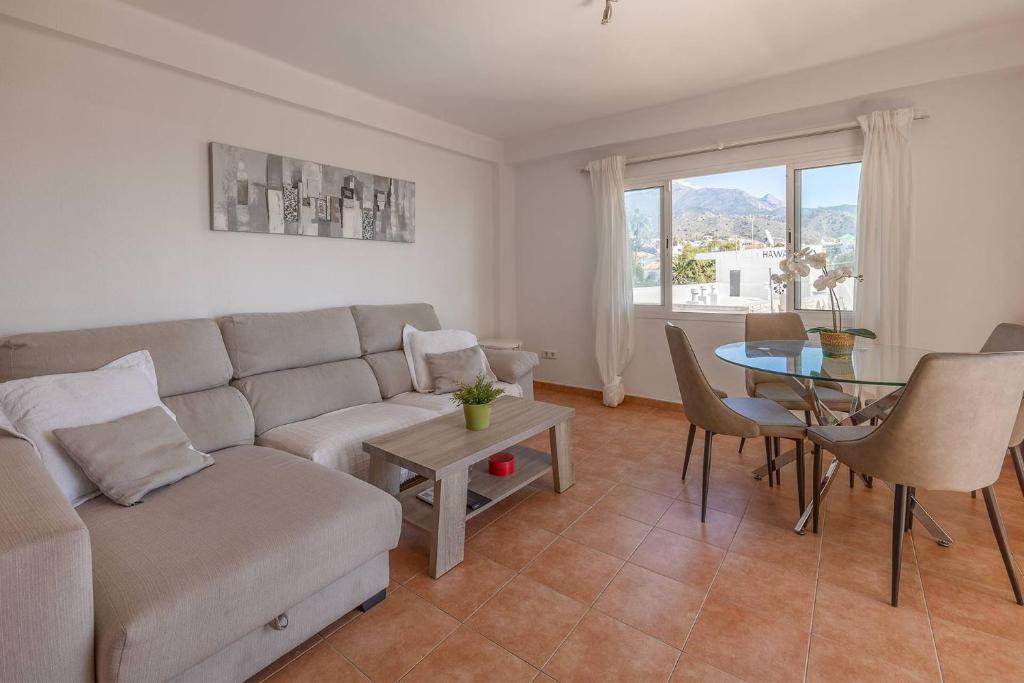 Apartamento vacacional con vistas al mar y la montaña cerca de Burriana playa en Nerja - 5