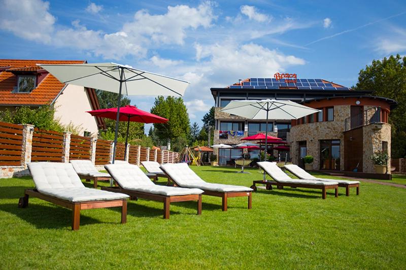 Pole Position Beach Hotel — Hotel in Balatonlelle
