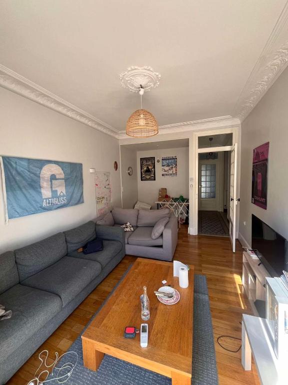 Chambre dans un appartement à 2 minutes à pied de la gare et GEM - 1