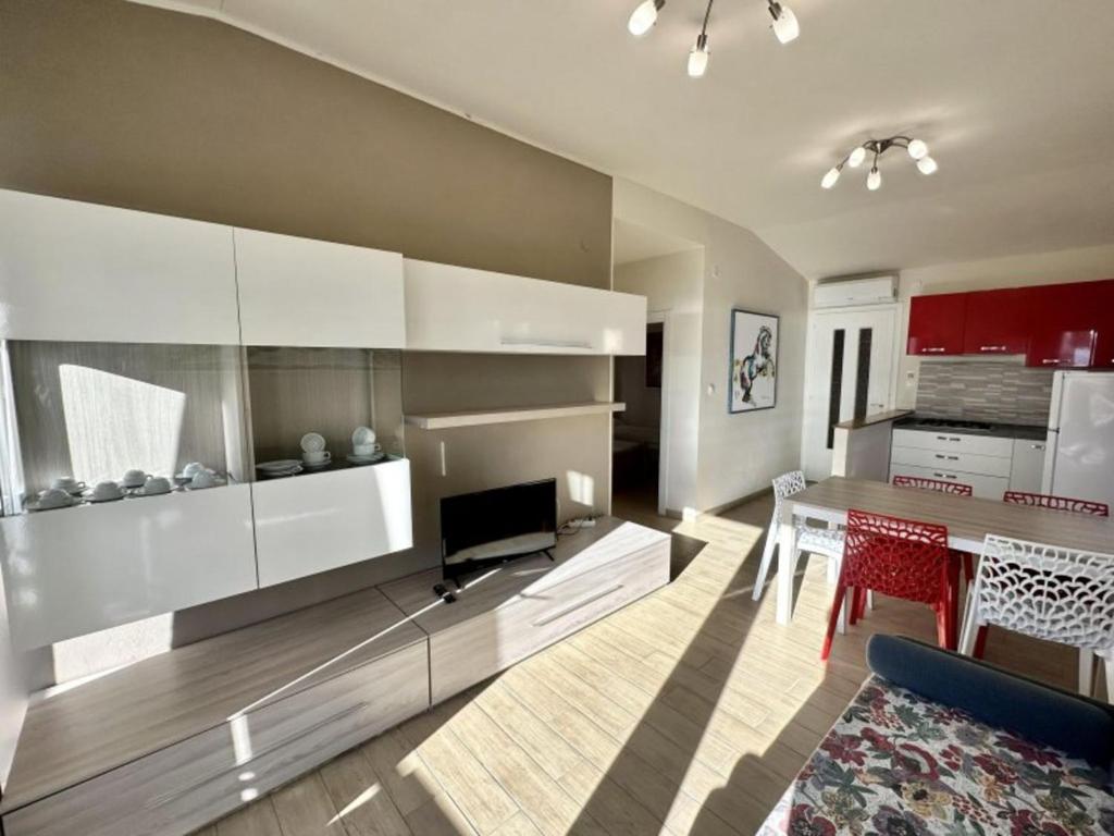 Seafront flat with stunning views - 2