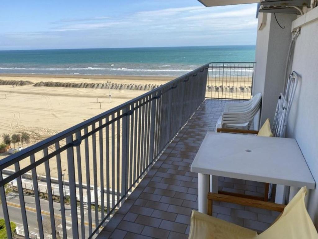 Modern beachfront stay with parking - 1