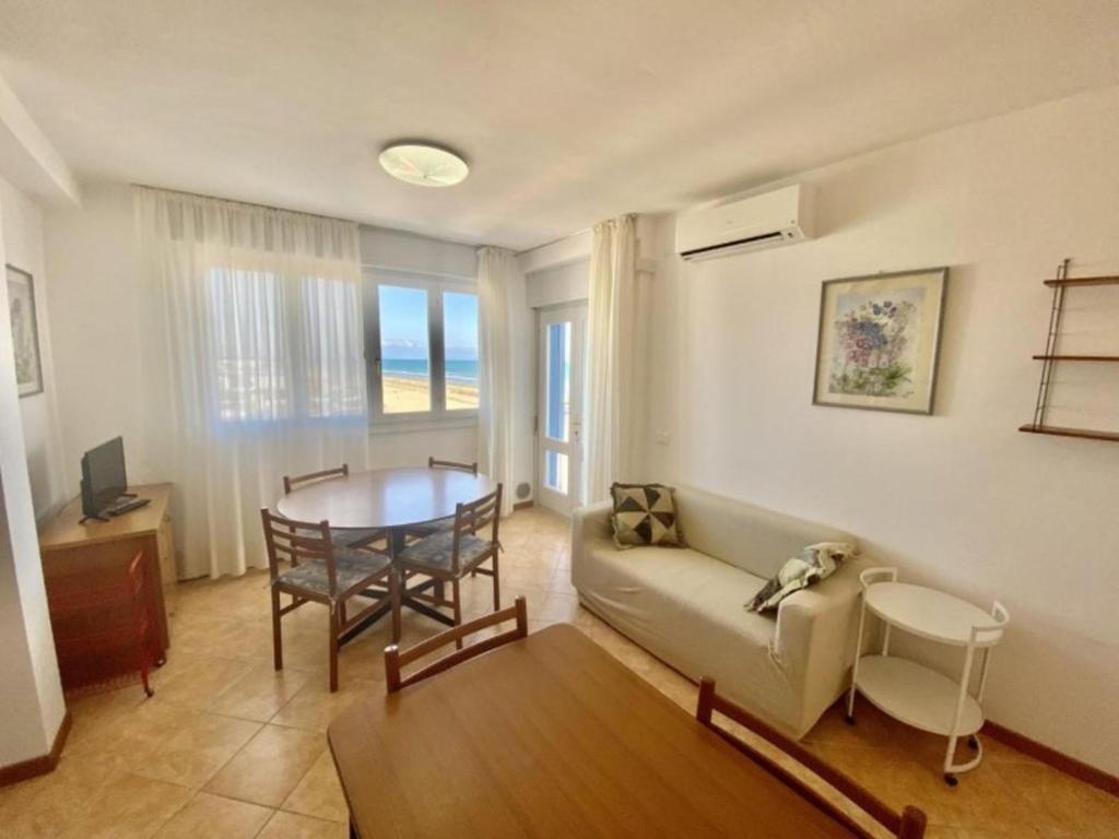 Modern beachfront stay with parking - 2