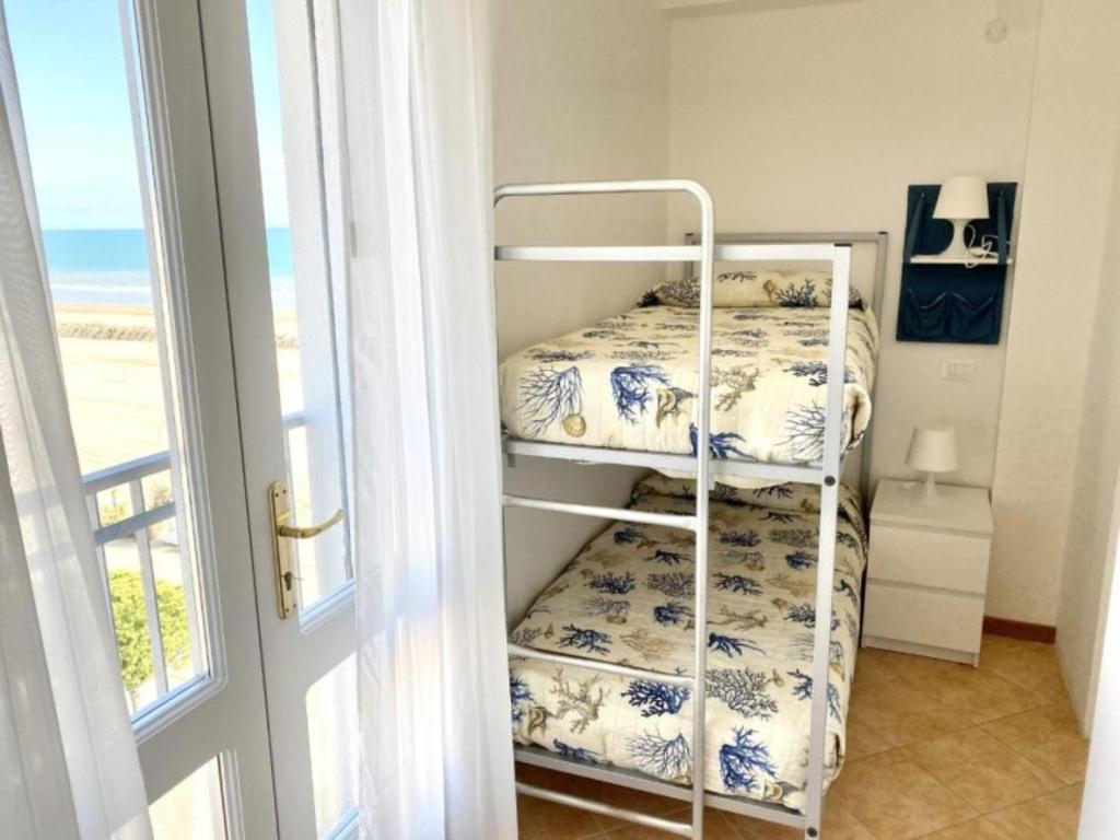 Modern beachfront stay with parking - 5