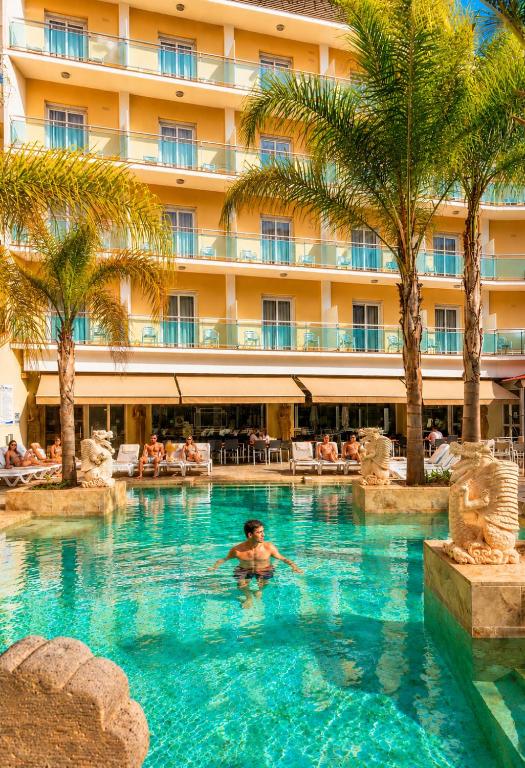 Hotel la Palmera & Spa — Swimming pool in Lloret de Mar, Catalonia