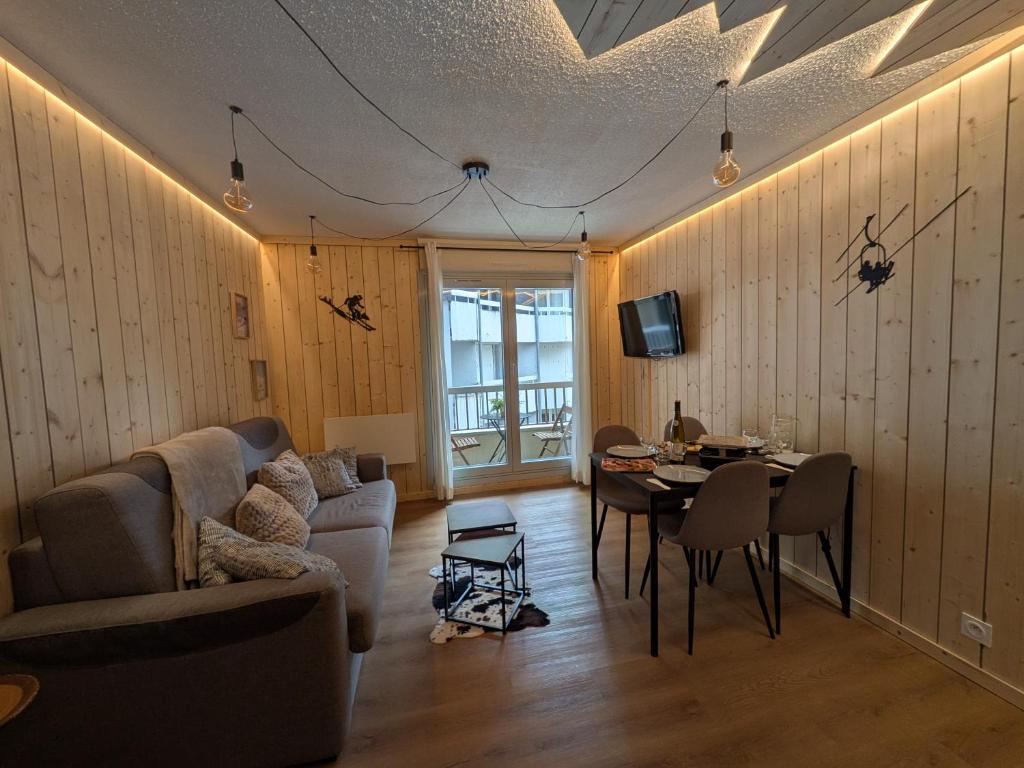 Le nid de l'isard, draps et serviettes fournies au Pied des télécabines, Centre ville et Thermes - 2