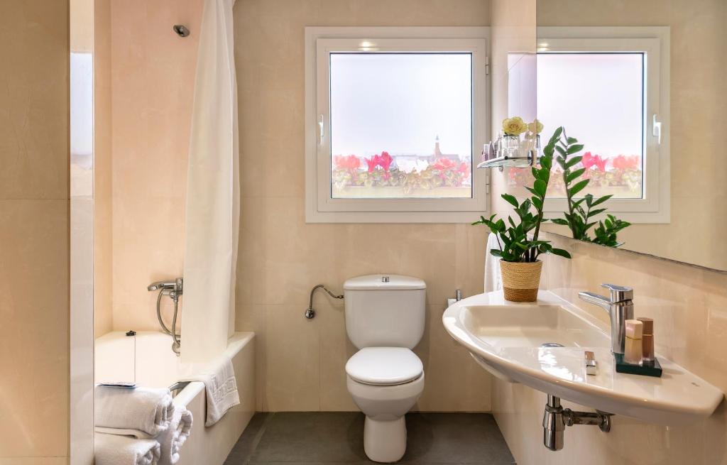 Hotel la Palmera & Spa — Hotel rooms in Lloret de Mar, Catalonia