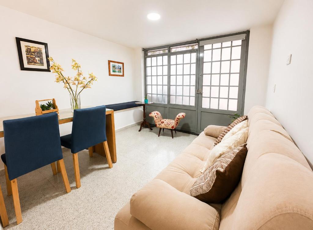 loft cerca a laureles, WIFI, cerca metro y GUARDA EQUIPAJE GRATIS!! - 2