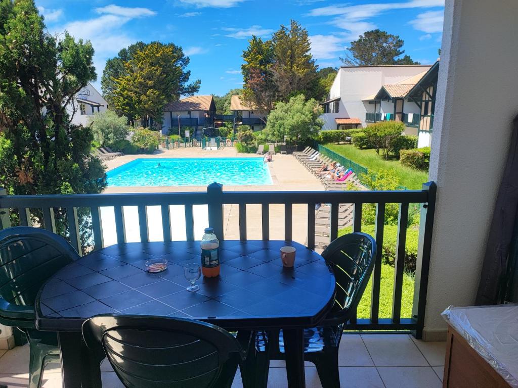 Studio dans résidence Pierre et Vacances avec vue sur piscine entre plage et golf - 3