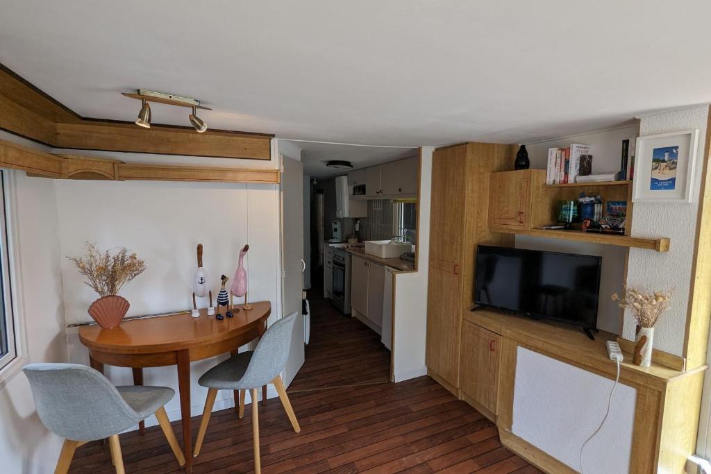Charming chalet just steps from the sea - 1