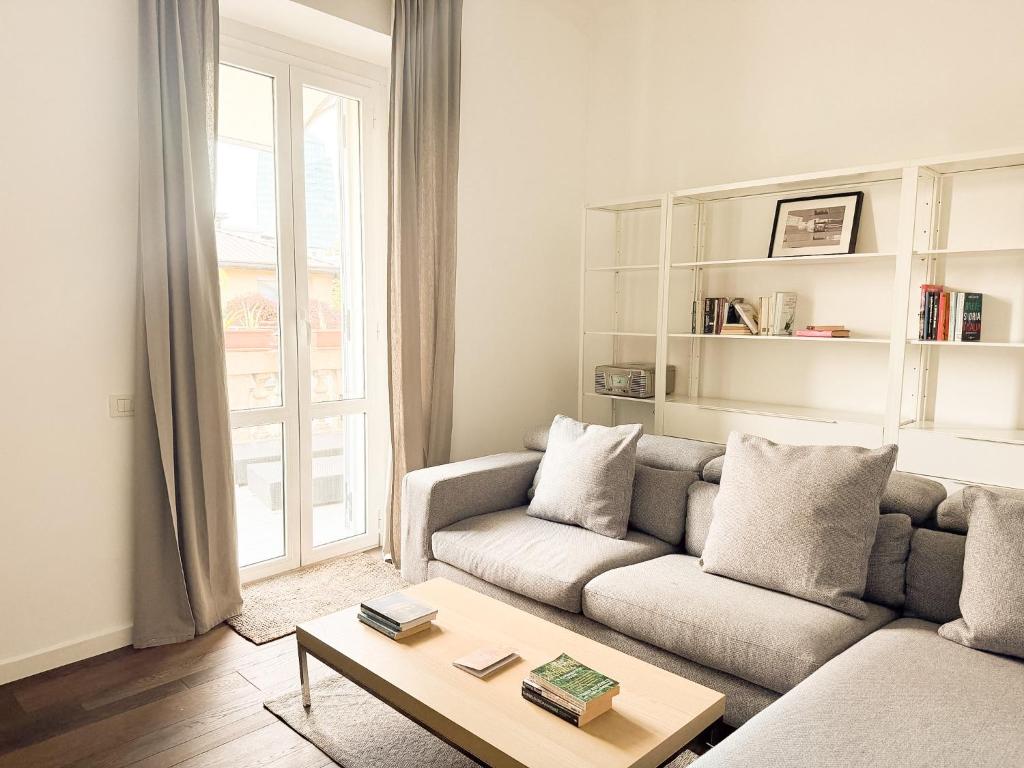Brera Sun Terrace, Light-Filled 4th R Floor Gem - 4