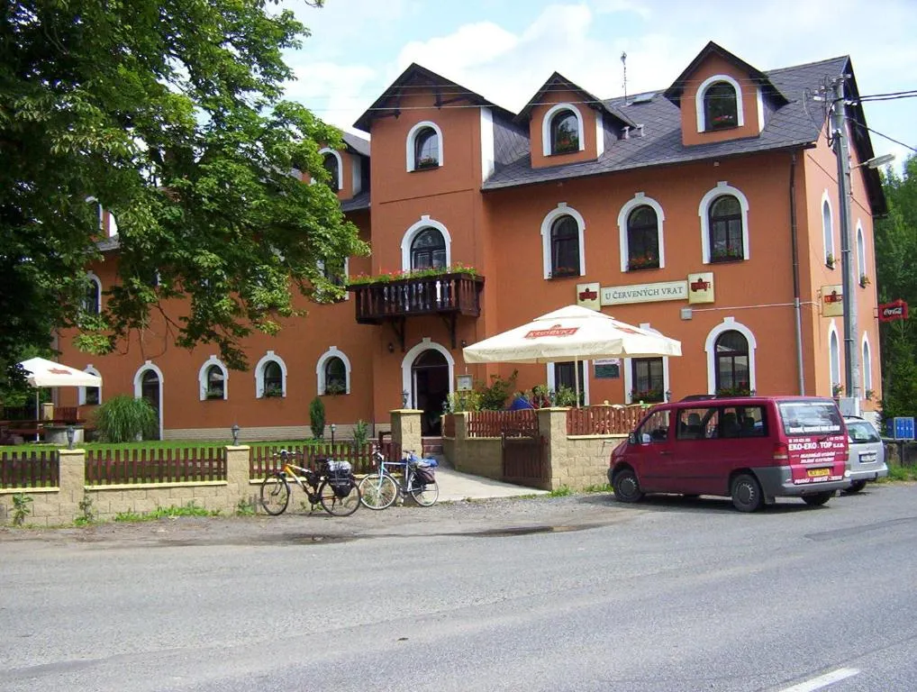 Penzion U červených vrat, hotel in Chudolazy