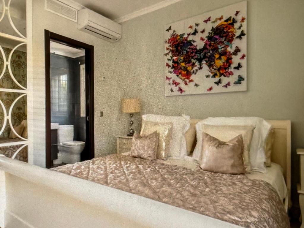 Elegant Villa with Private Pool - 4