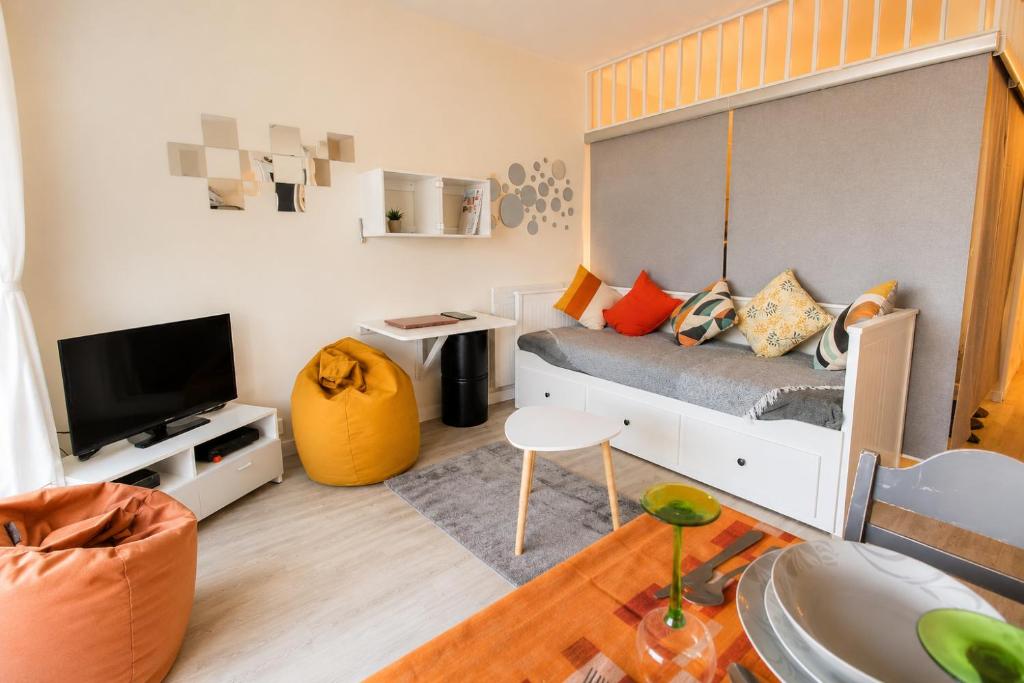 Studio tout confort, parking privé, terrasse et plage - 3