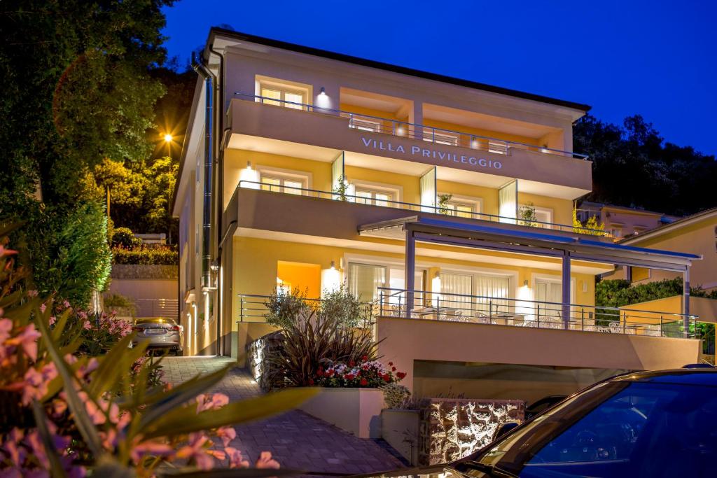 Hotel Villa Privileggio — Hotel in Moscenicka Draga