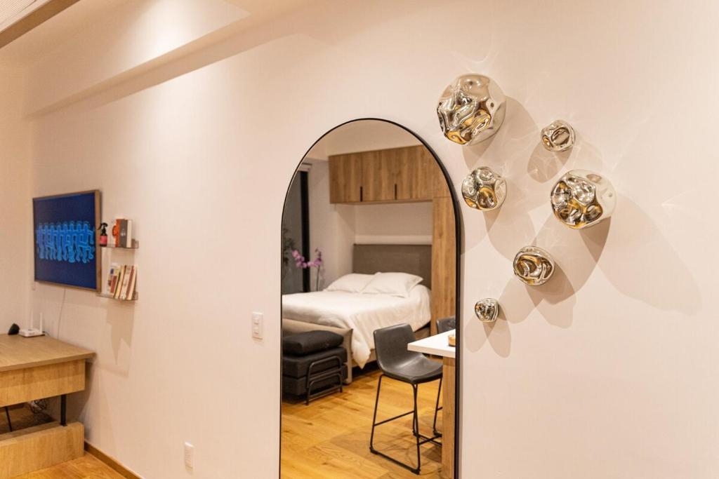 Chic loft with view of the angel from your balcony - 4