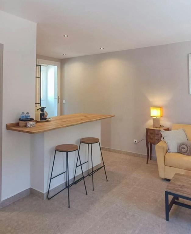 Modern Studio With Mountain Views In Andon - 3
