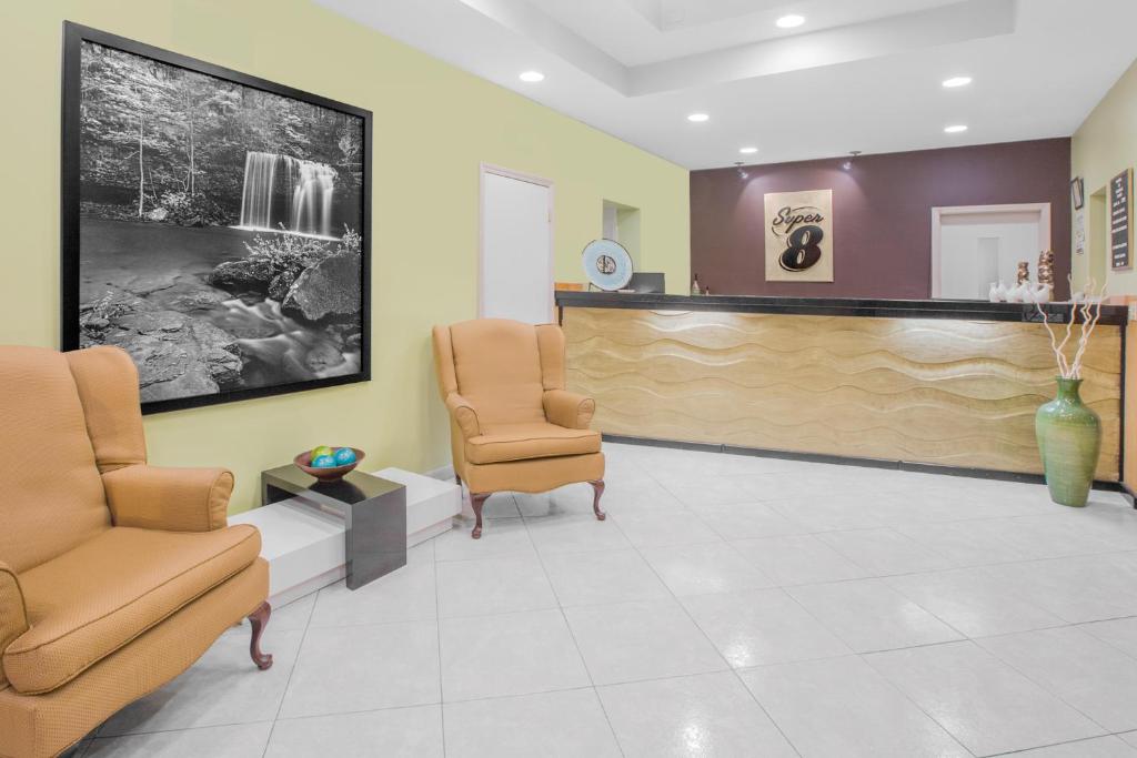 Super 8 By Wyndham Clarksville Ar