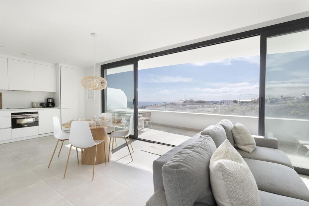 Elegant Luxury Suite with Terrace in Higueron - 4