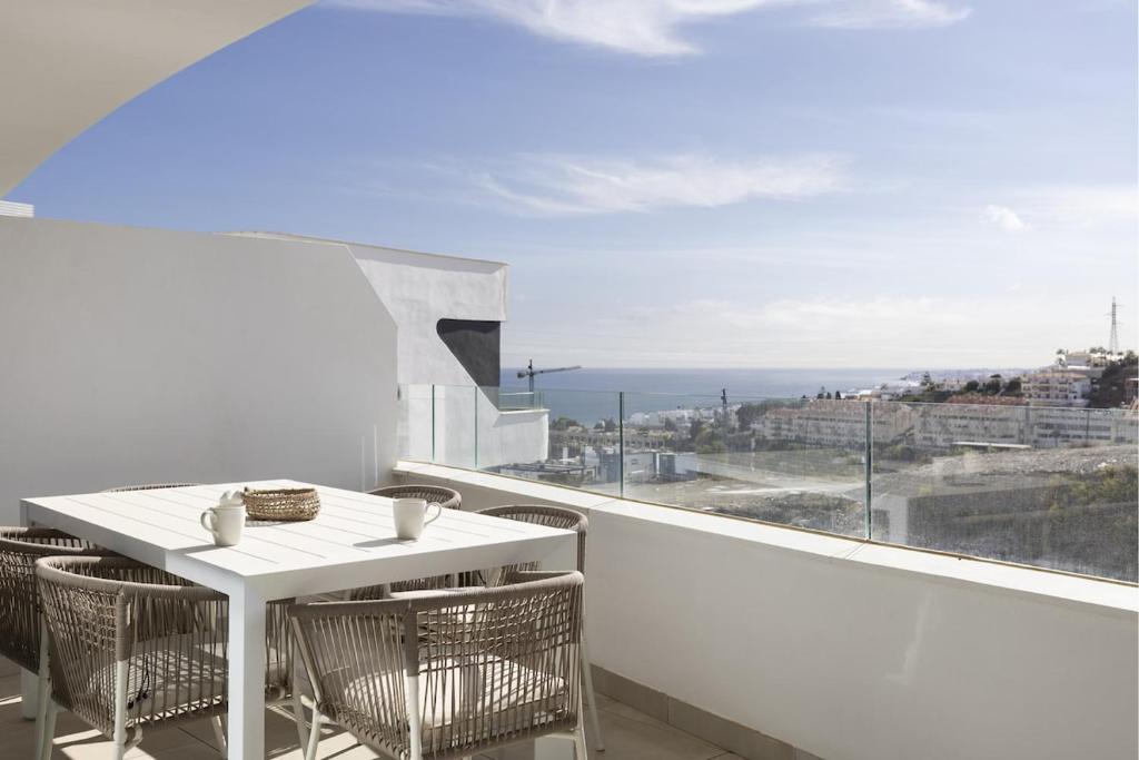 Elegant Luxury Suite with Terrace in Higueron - 5