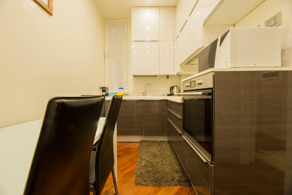 JOIVY Spacious 3-Bedroom Apartment in Central Genoa - 2