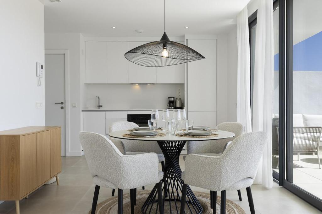Modern Luxury Suite with Terrace in Higueron - 4