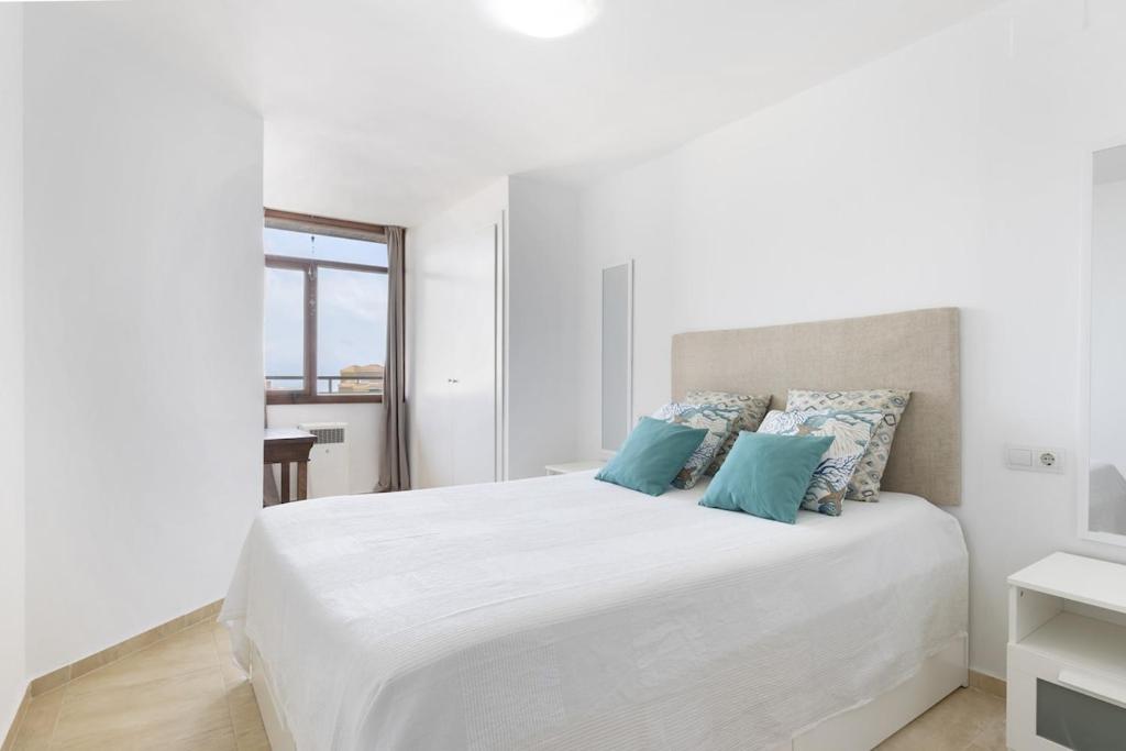 Prime Location Apartment with Seaviews - 1