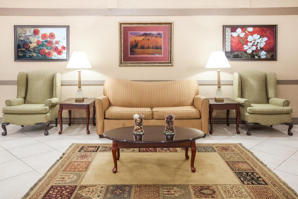 Ramada by Wyndham Mountain Home photo