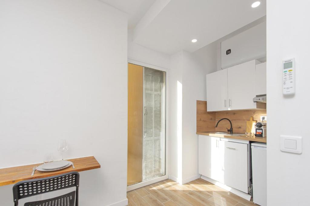 Nice, 3-room refurbished apartment near train station - 4