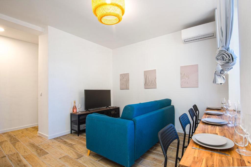 Nice, 3-room refurbished apartment near train station - 2