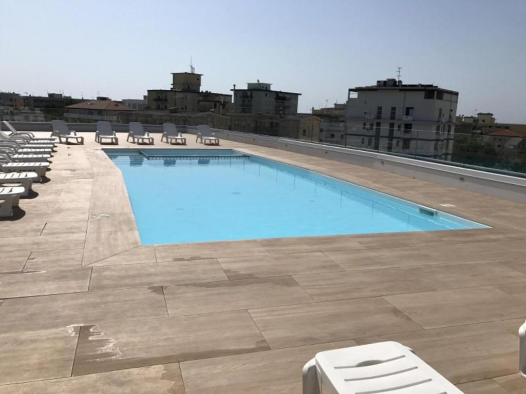 Flat with panoramic rooftop pool - 1