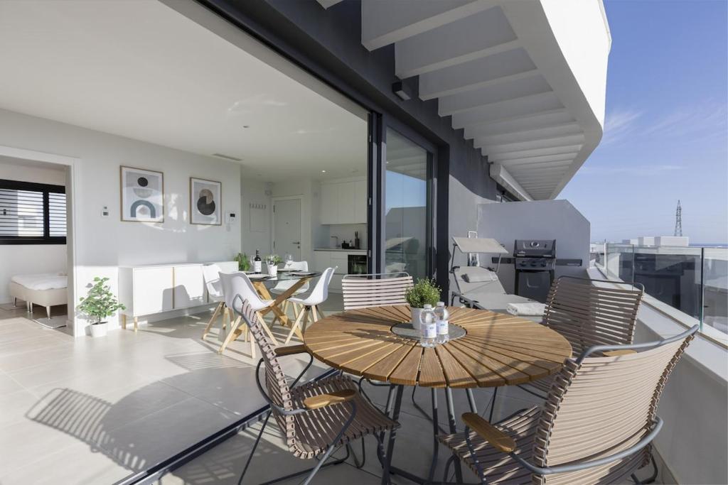 Sunset Top Floor Apartment Higueron - 2