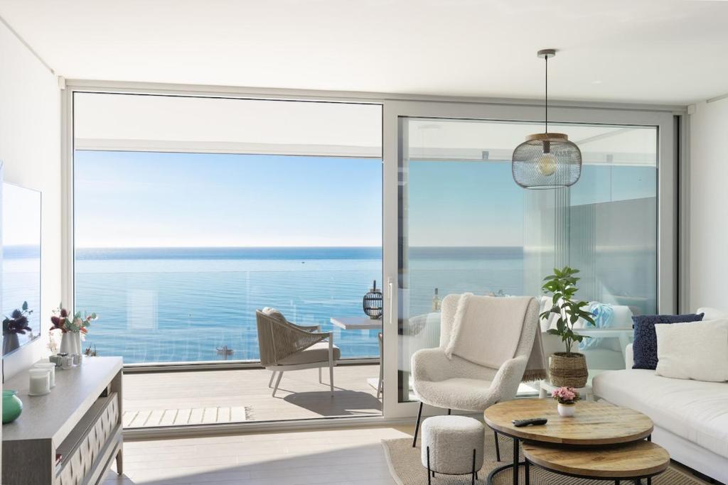 Stunning Seafront Apartment in Carvajal Beach - 2