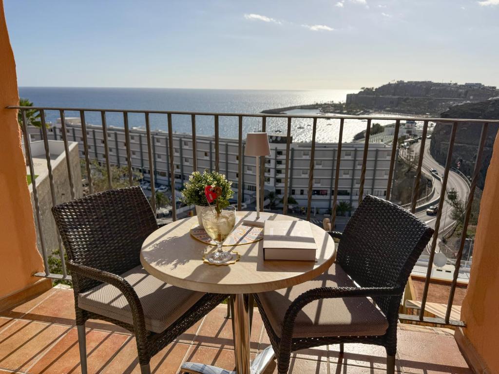 Sunset Balcony & Sea Views in Patalavaca Apt 18 - 1
