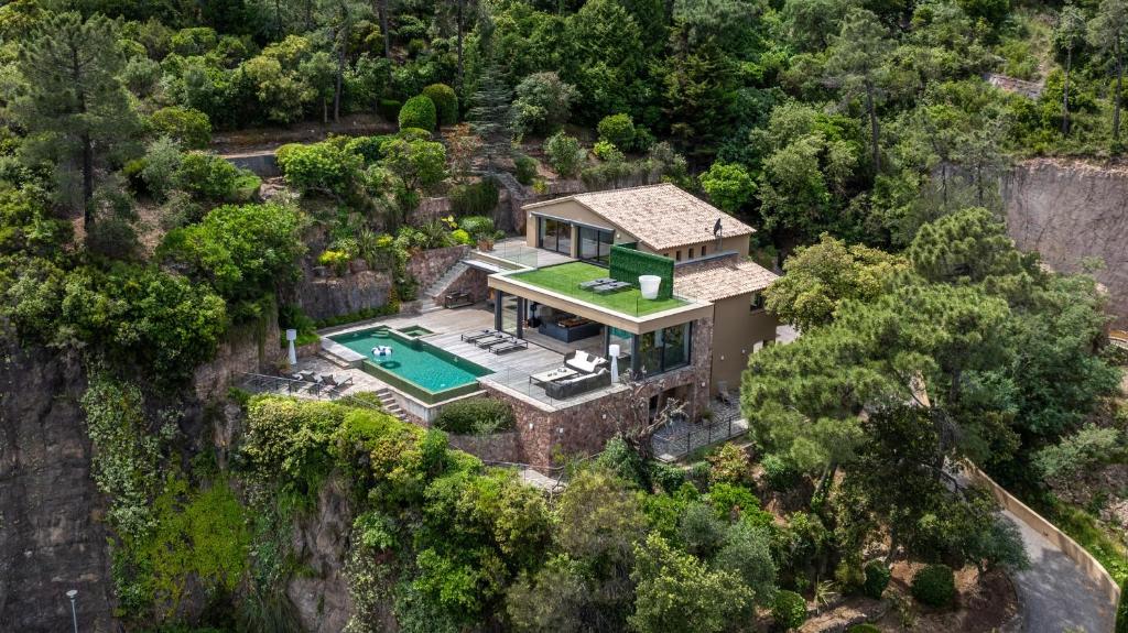 Villa contemporaine - vue panoramique sur la Baie de Cannes - 2