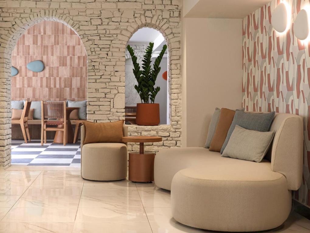 Mistral Bay Hotel — Hotel building in Ammoudara (Agios Nikolaos)