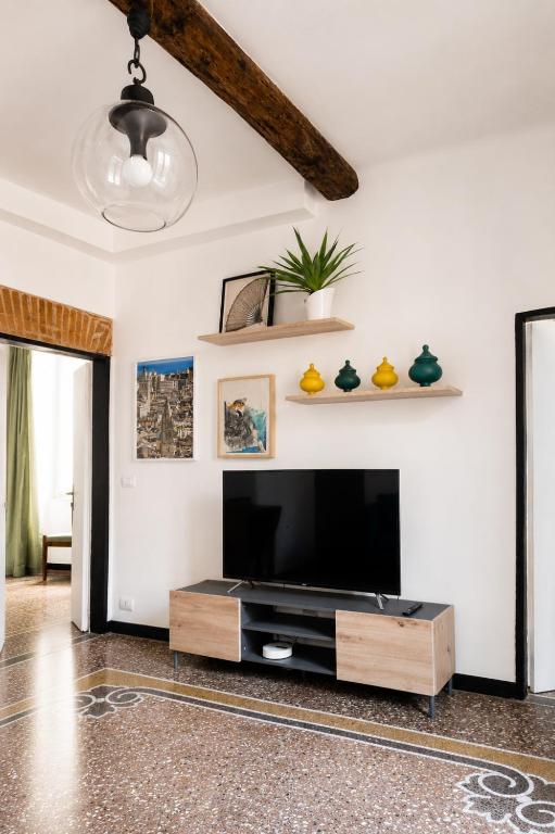 Designer 2 bedroom-AC apartment in the Center of Genoa - 5