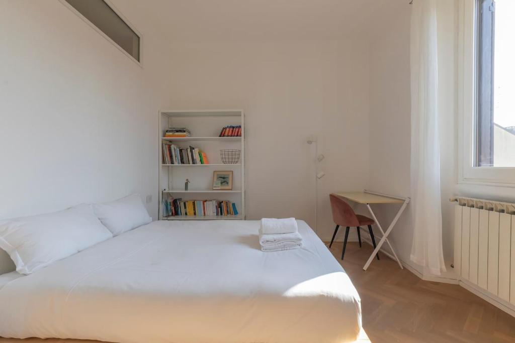 Xenia Milan - 2 room apartment in Pietro Custodi 10 - 2