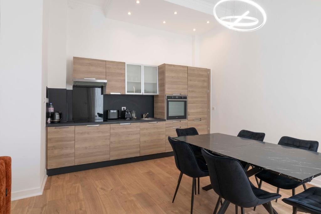 Loft au style contemporain à 150m des plages de Juan-les-Pins - 2