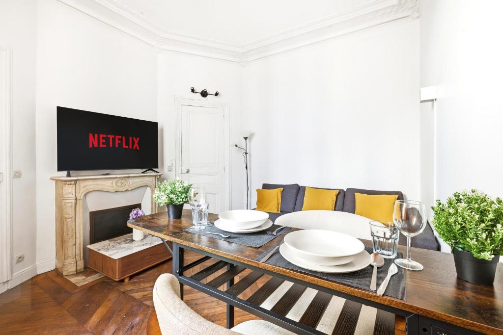 Lovely Studio in Upscale Paris 8th with Netflix - 2