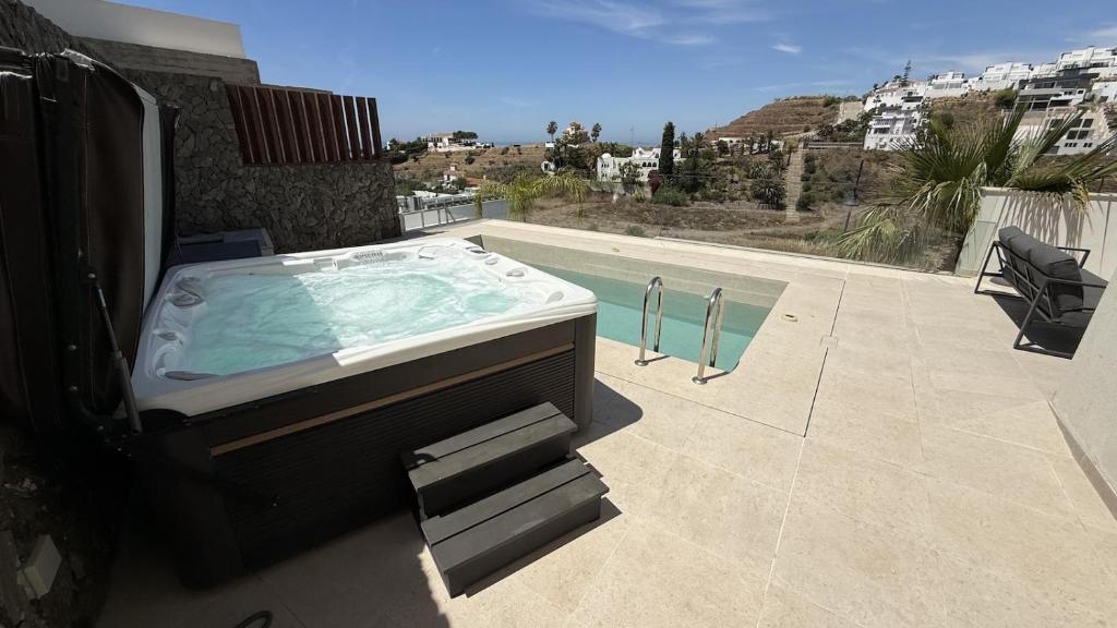 Modern House with Private Pool and Hot Tub - access to gym, sauna & wellness centre - 4