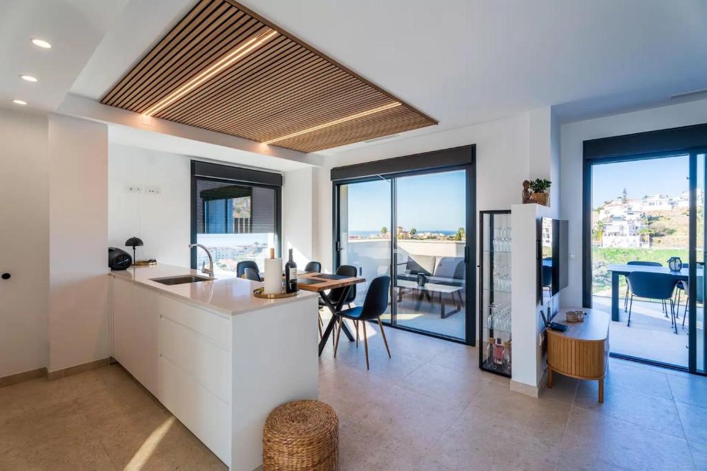 Modern House with Private Pool and Hot Tub - access to gym, sauna & wellness centre - 3