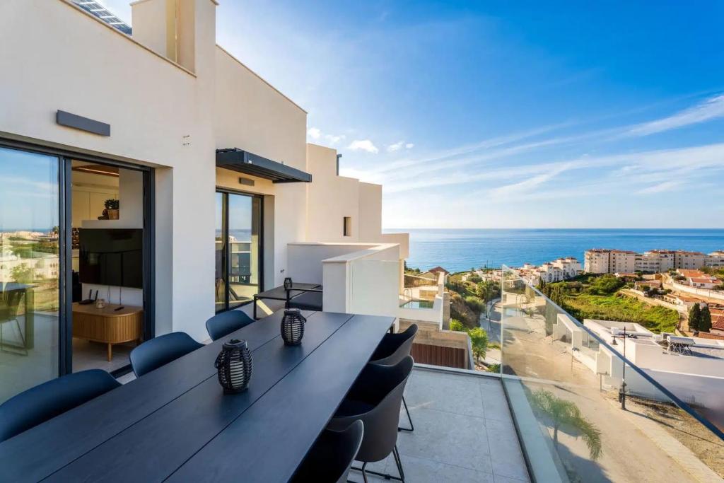 Modern House with Private Pool and Hot Tub - access to gym, sauna & wellness centre - 5