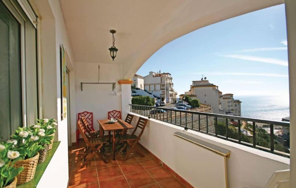 Seaview Apartment Walk to Beach - 3